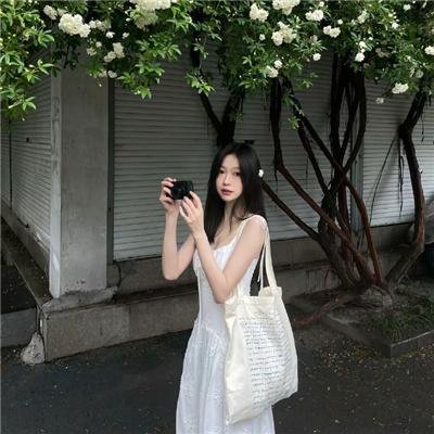 九顶假发的女孩